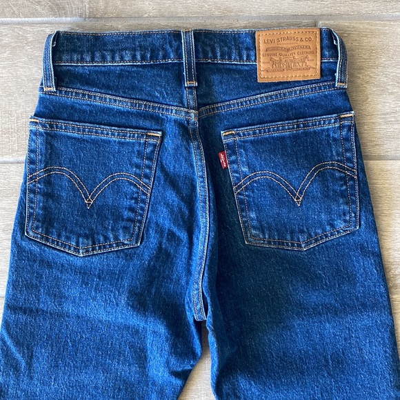 Levi’s Premium Dark Wash Denim Wedgie Straight Jeans Size: 24 - Picture 5 of 7